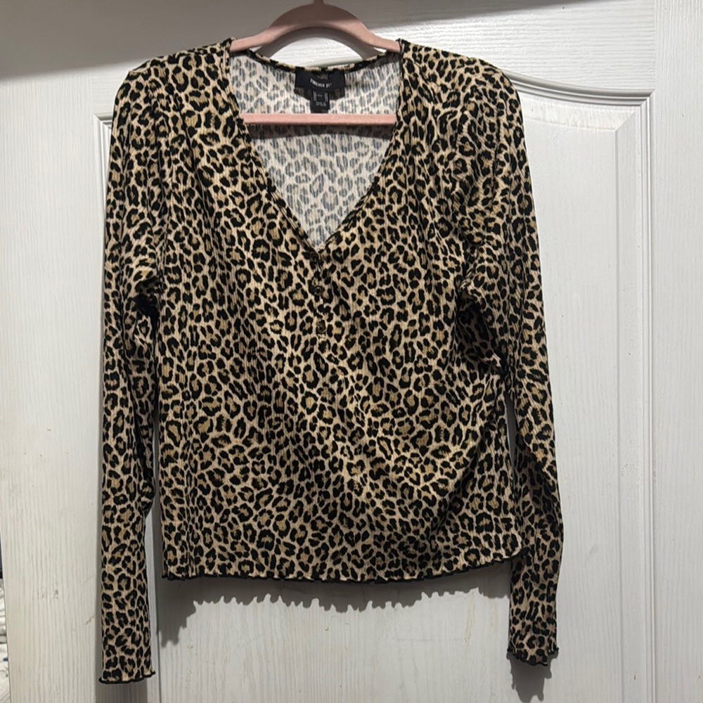 Forever 21 Leopard Print V-Neck Long Sleeve Top